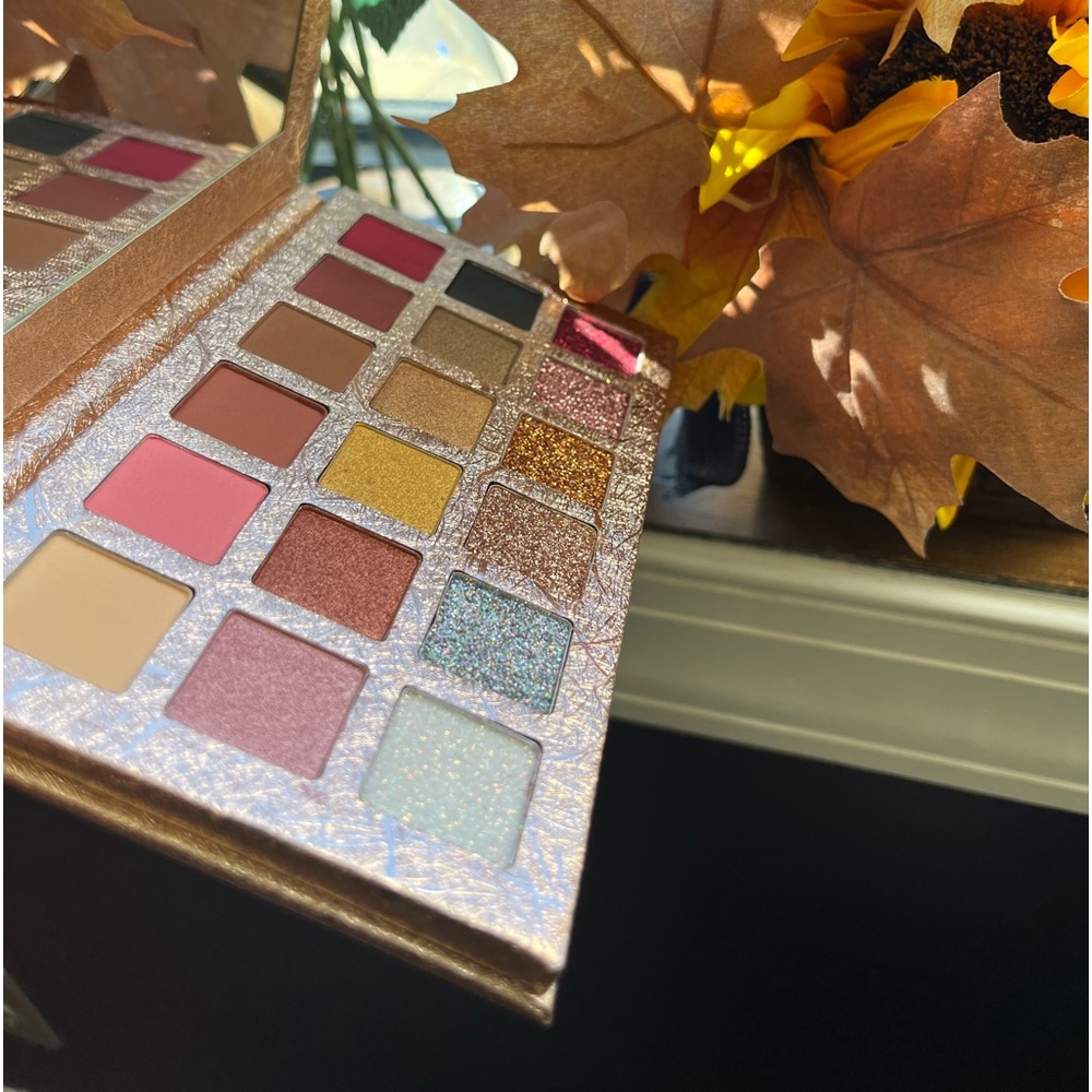 The Glitter Box Eyeshadow Palette